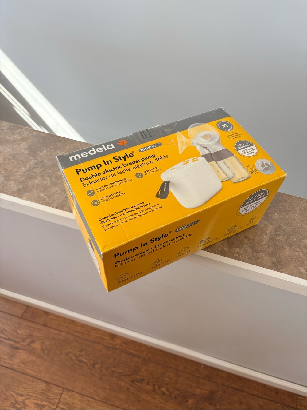 NEW in box Medela Pump In Style Double Electric Breast Pump - Yellow/White